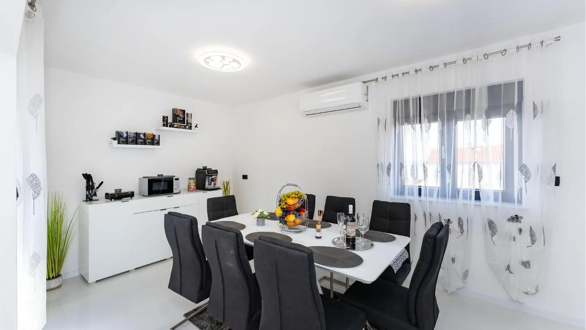 Gorgeous Home In Maslenica With Kitchen