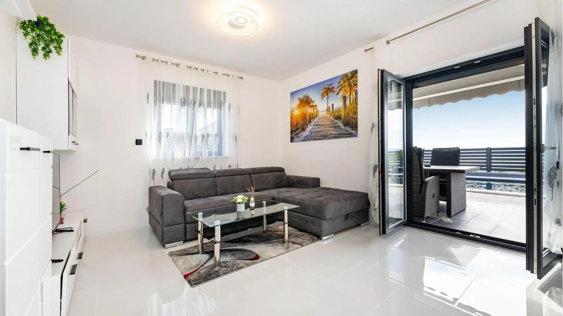 Gorgeous Home In Maslenica With Kitchen