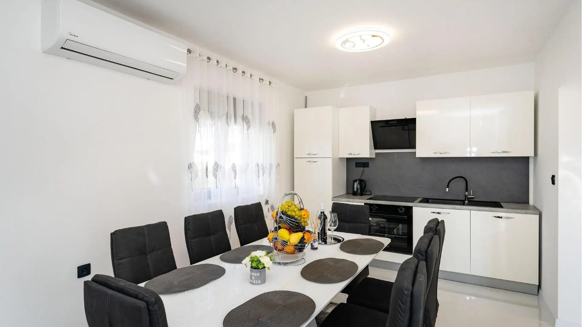 Gorgeous Home In Maslenica With Kitchen Holiday home