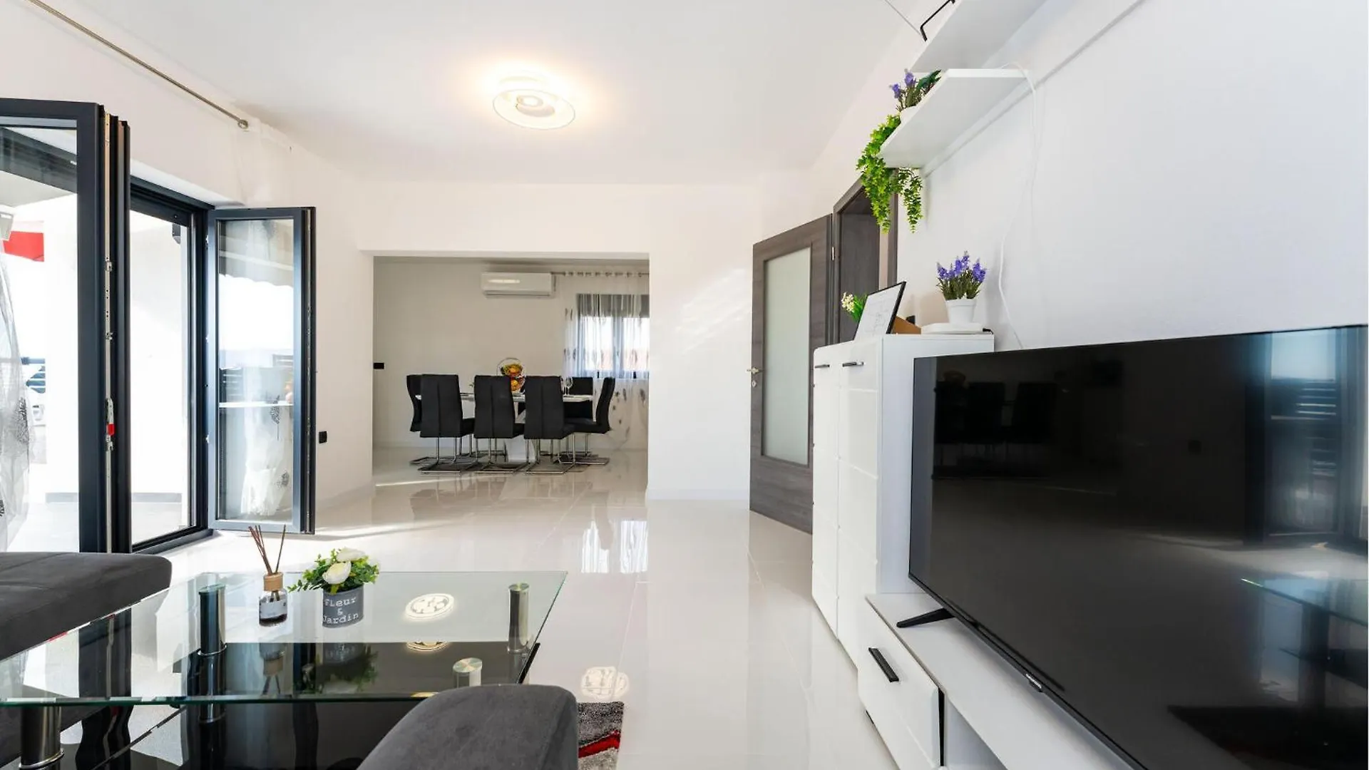 Gorgeous Home In Maslenica With Kitchen 0*,